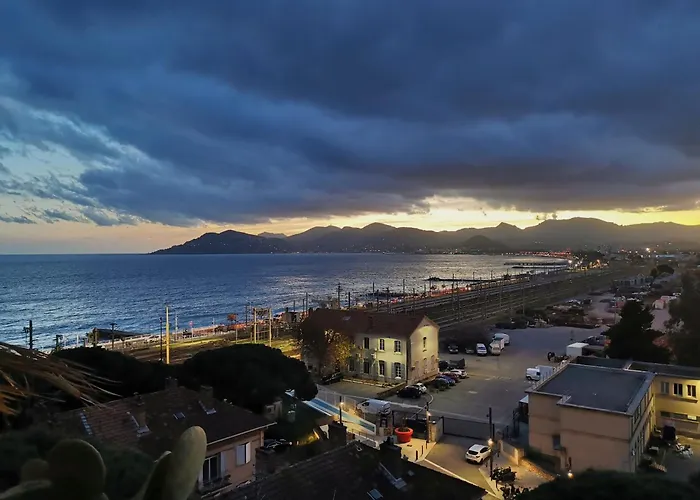 Le Panorama - Cannes Beach